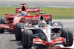Ferrari jahtaa Mclarenia